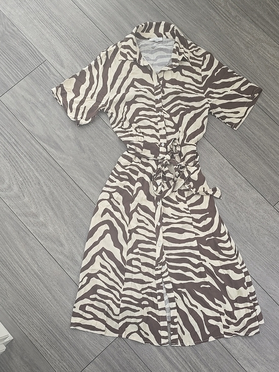 Love Tree Dresses & Skirts - NWOT Love Tree Zebra-Print Button Down Shirt Dress with Tie Waist Taupe & Cream